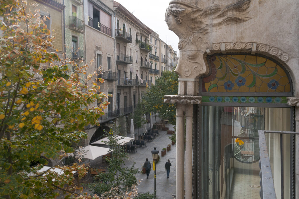 Vista de la Rambla de Girona desde los apartamentos