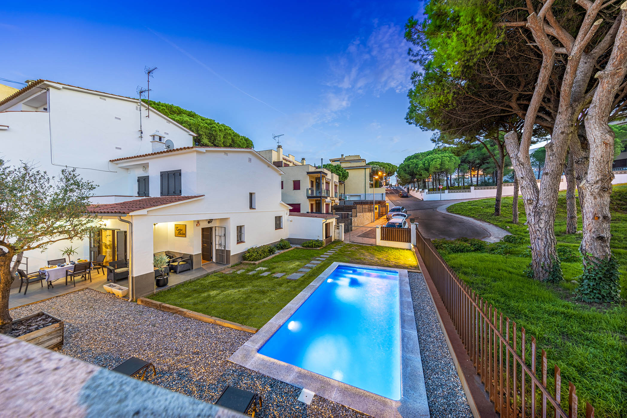 General view of the house and its pool in the village of l'Escala